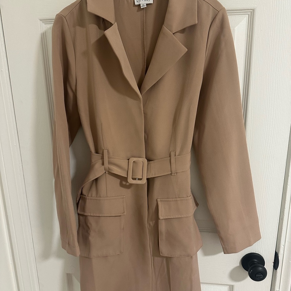 Tan Trench Coat with Belted Design and Notched Lapel